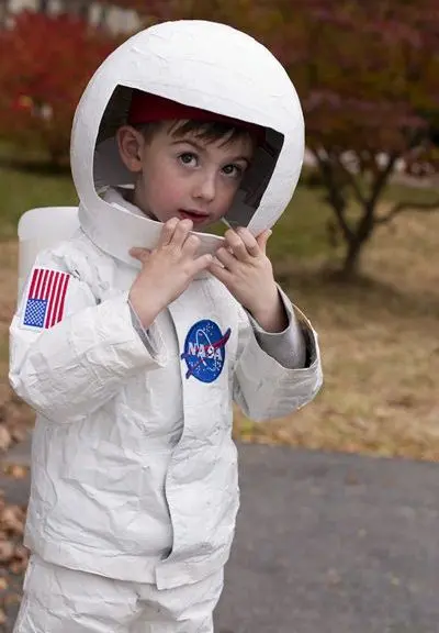 Disfraz casero de astronauta para niño