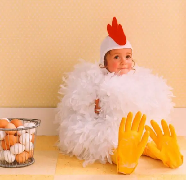 Disfraz casero de gallina para niña