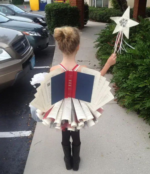Disfraz casero original de hada de los libros para niña