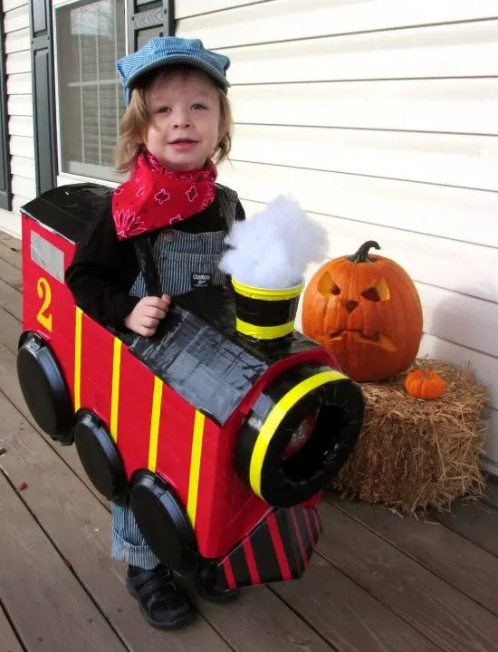 Disfraz casero de locomotora para niño