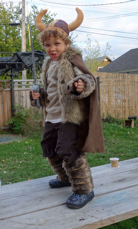 Disfraz casero de vikingo para niño