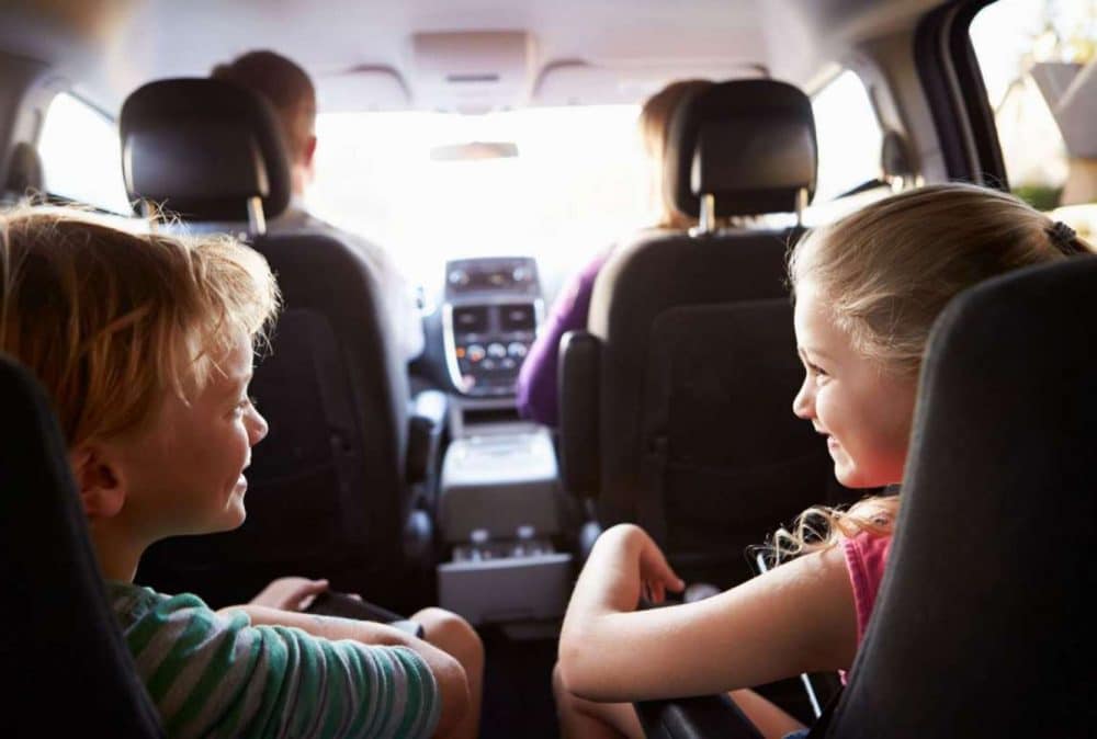Entretener a los niños en los viajes