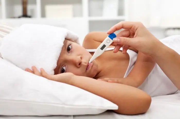Cómo bajar la fiebre en niños remedios caseros