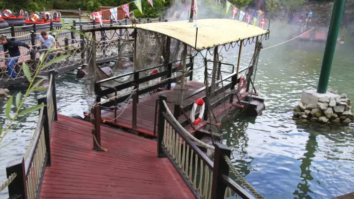 Rocking bridge and wobbling boat, Parque de atracciones Europa Park