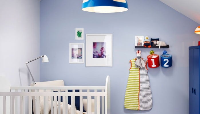 Composición con cuadros para decorar la habitación infantil