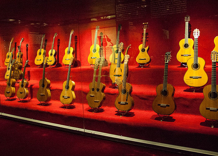 Colección de guitarras clásicas en Museo de la Música de Barcelona