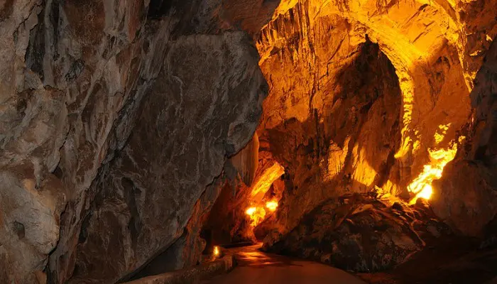 Cuevona en Cuevas del Agua, en Asturias