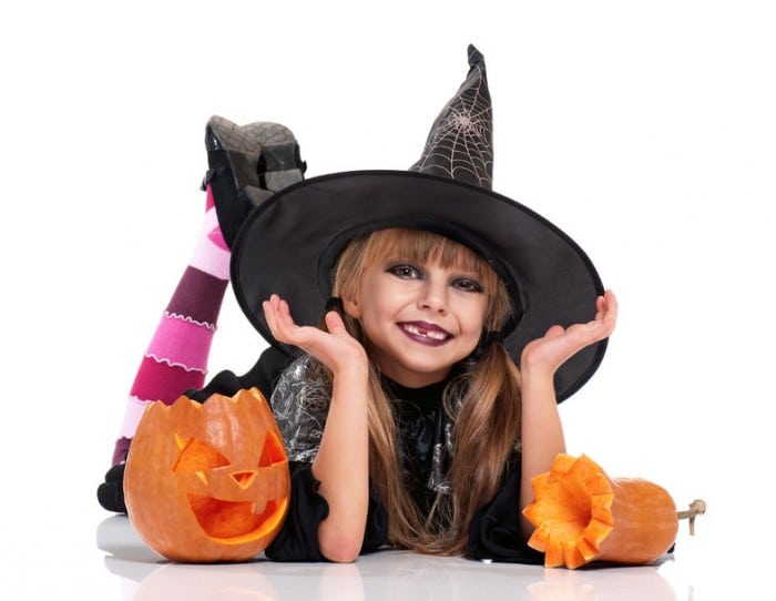 Disfraz casero de bruja niña para Halloween