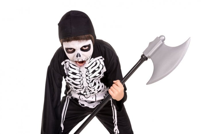 Disfraz casero de esqueleto niño para Halloween