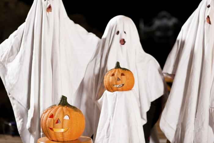Disfraz casero de fantasma niño y niña para Halloween
