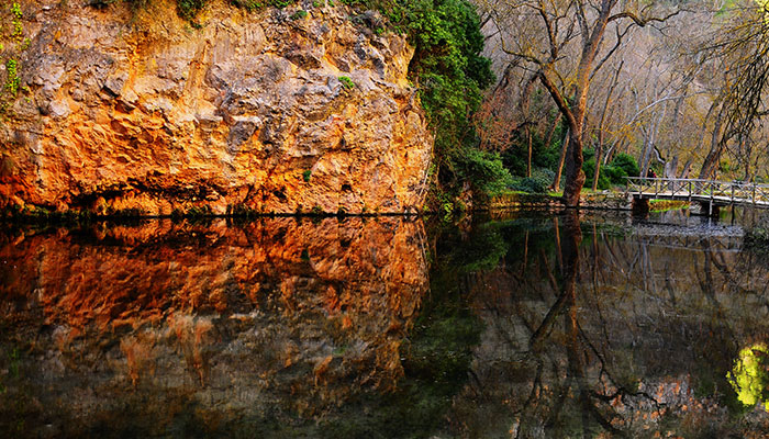 Lago del Espejo en el Monasterio de Piedra