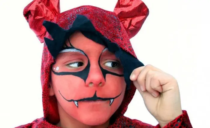 Maquillaje de Diablo niño para Halloween