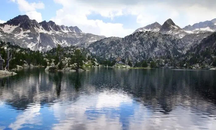 Parque Nacional de Aiguas Tortas y el Lago de San Mauricio, en Lleida