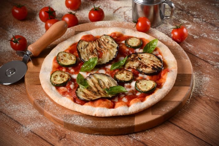 Receta con verduras para niños Pizza vegetal con berenjena y calabacín