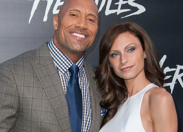 Lauren Hashian y Dwayne Johnson