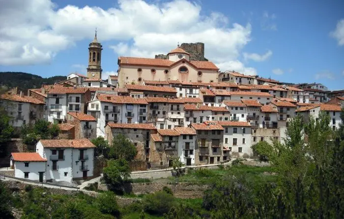 Pueblo Linares de Mora, en Teruel