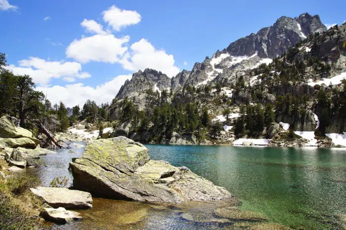 Parque Nacional de Aiguas Tortas y Lago de San Mauricio en Pirineo Catalán