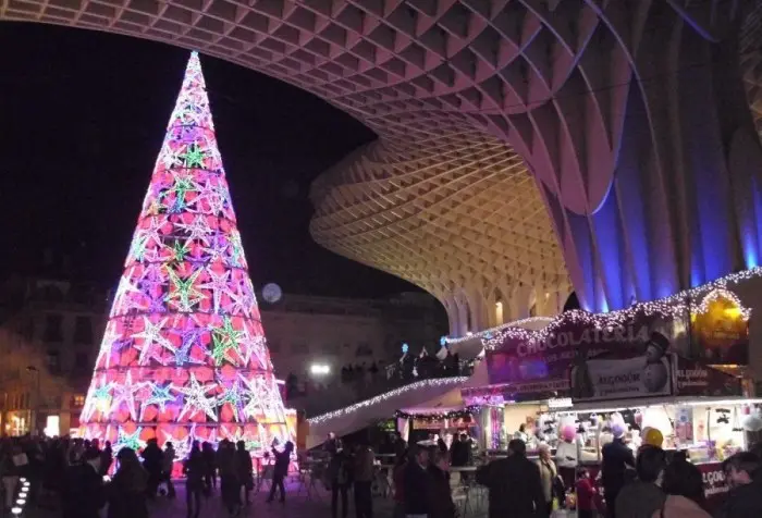 Mercadillo de Navidad en la Plaza Nueva, en Sevilla