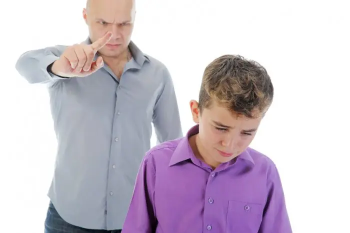 Por qué los padres luchan contra el mal comportamiento de los hijos