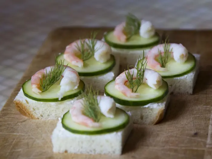 Receta de canapé de gambas y queso crema para navidad