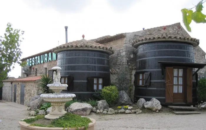 Restaurante Masia Fontscaldes, en Fontscaldes, Tarragona, Cataluña