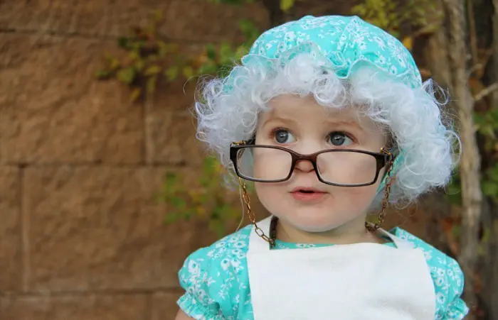 Disfraz casero de abuelita para niña