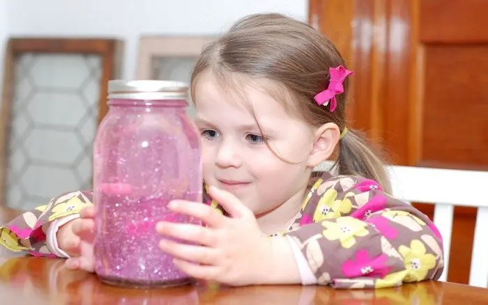 El frasco de la calma de María Montessori para padres y niños