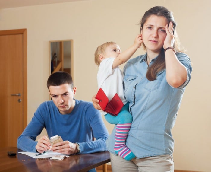parejas discuten cuando son padres