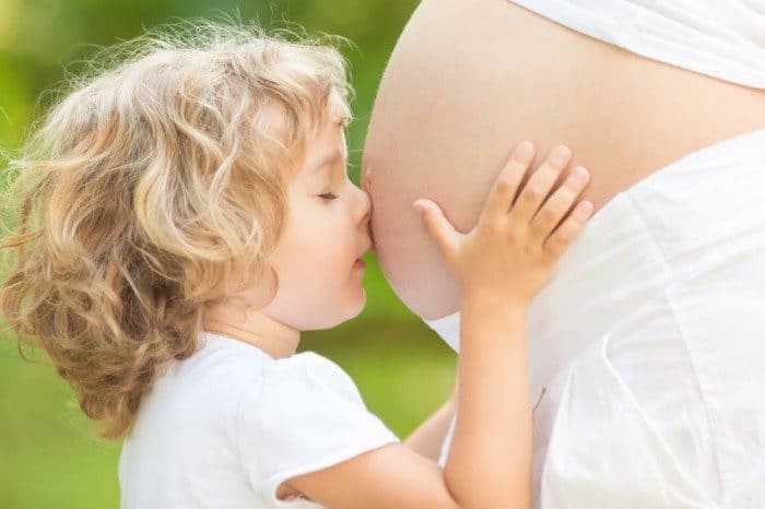 Cómo explicar a un niño de dónde vienen los bebés