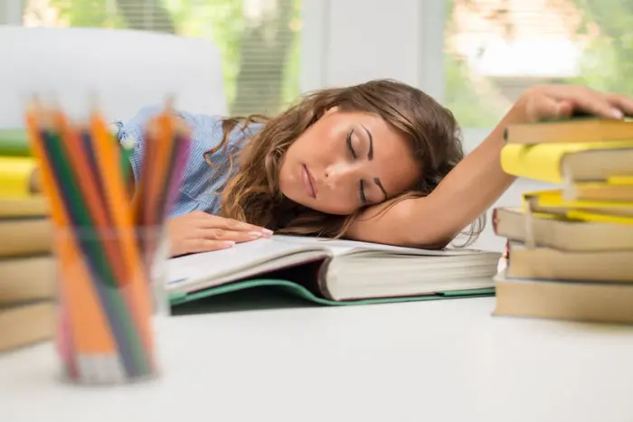 Potenciar el descanso en el adolescente para que sea mejor estudiante