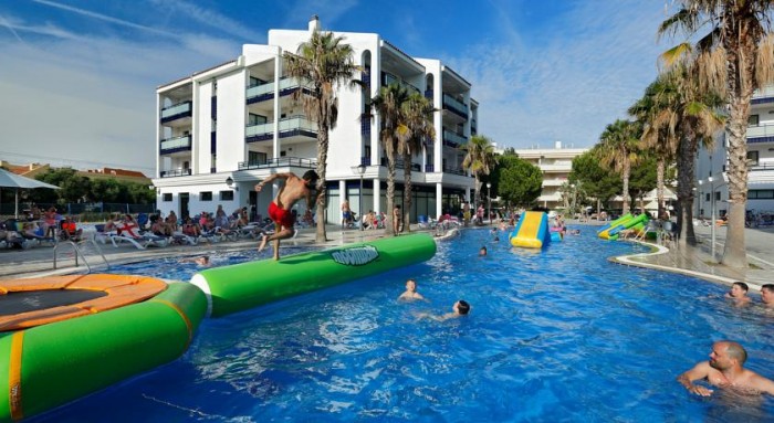 Apartamentos Pins Platja, en Cambrils Apartamentos Pins Platja, en Cambrils