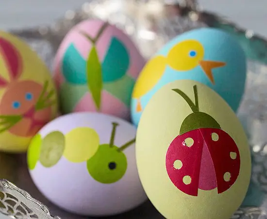 Huevos de Pascua decorados con decoupage
