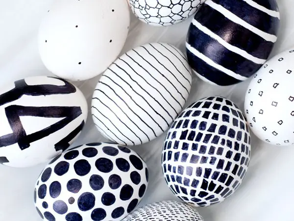 Huevos de Pascua para colorear en blanco y negro