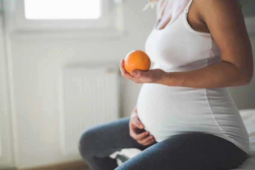 El tamaño de tu bebé en el embarazo con frutas y verduras