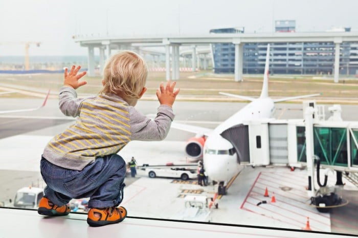 Viajar con niños en avion documentación necesaria