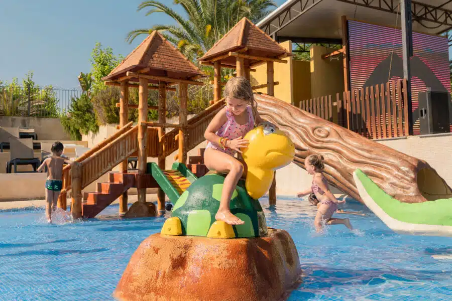 Camping Sènia Tucan, en Lloret de Mar, Girona