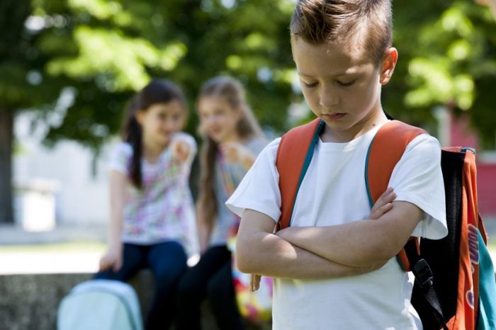 Enseñar a mi hijo a no burlarse de los demás