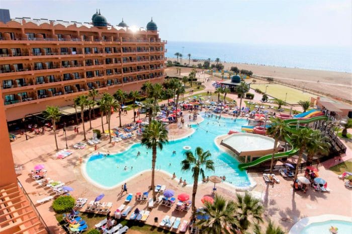 Hotel con toboganes Colonial Mar, en Roquetas de Mar, Almería