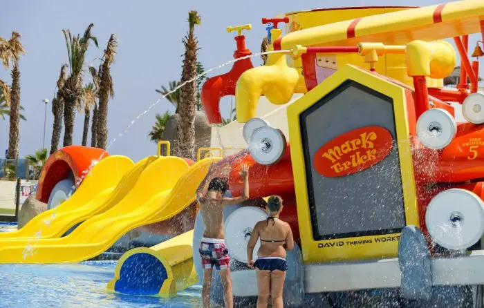 Hotel con toboganes acuáticos Mediterráneo Park, en Almería