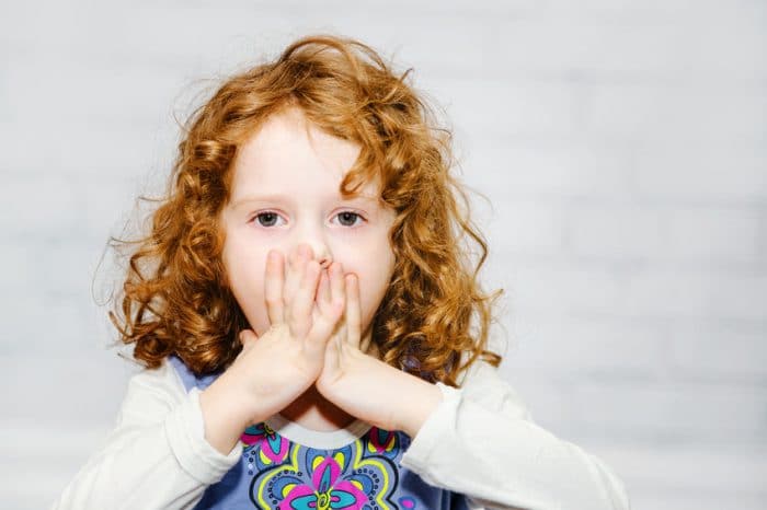 Niños que cuestionan a los adultos