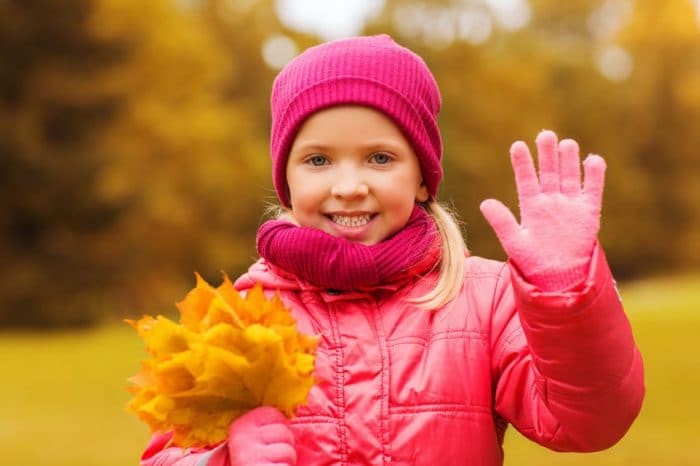 Obligar a los niños a saludar