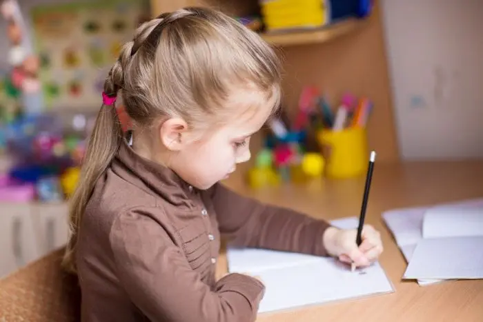 Un dictado al día en las escuelas para aprender las reglas ortográficas