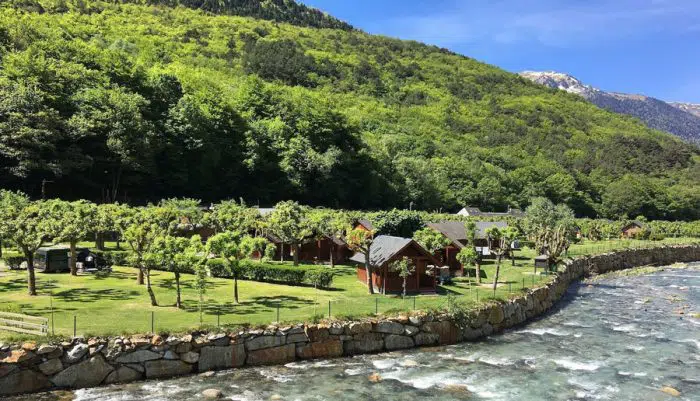 Verneda Camping Mountain Resort, en Pònt d'Arròs, Lleida, Cataluña