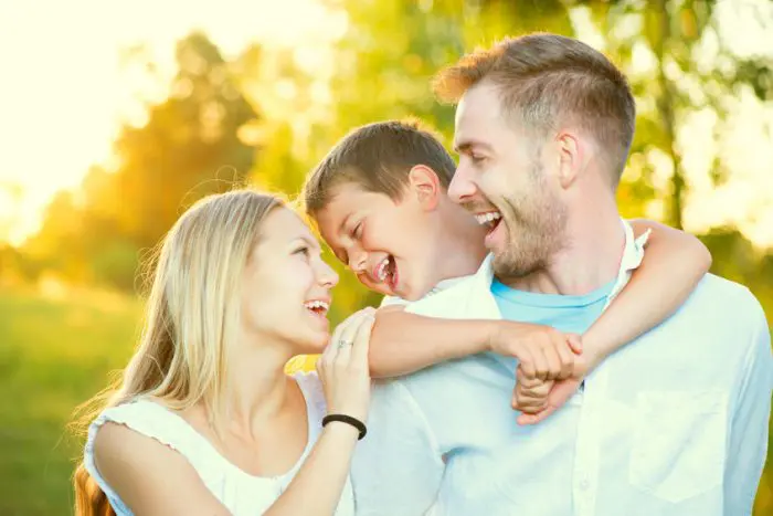 Matrimonio exitoso familia feliz