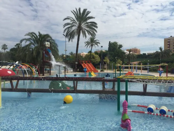 Parque acuático Piscina Benicalap, en Valencia, España