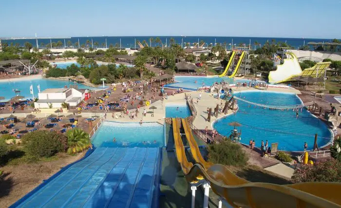 Parque acuático Aquopolis Costa Dorada, en La Pineda, Vilaseca, Tarragona, España