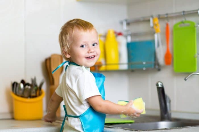 Tareas del hogar para niños según la edad