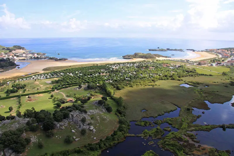 Camping Playa Joyel, en Noja, Cantabria