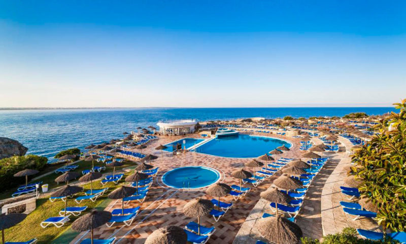 Hotel Globales Almirante Farragut, en Cala en Blanes, Menorca