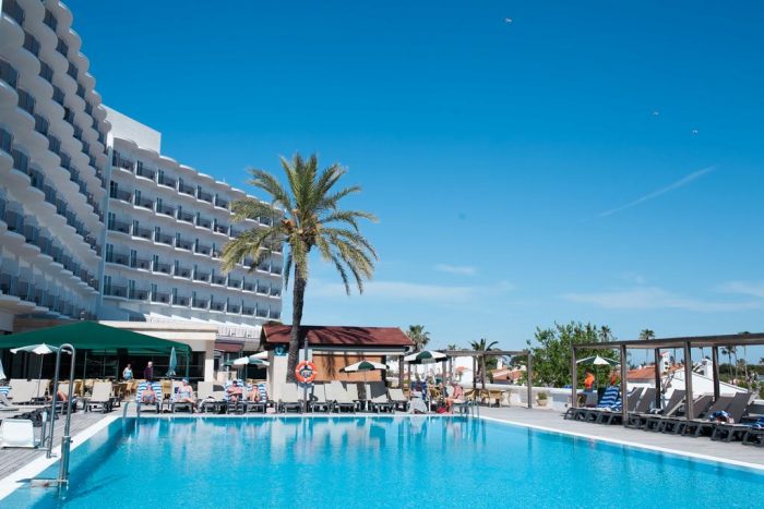 Hotel para ir con niños PortBlue San Luis, en Menorca